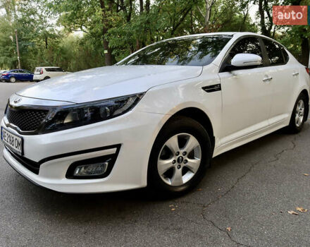 Белый Киа K5, объемом двигателя 2 л и пробегом 202 тыс. км за 11800 $, фото 2 на Automoto.ua