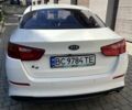 Білий Кіа K5, об'ємом двигуна 2 л та пробігом 260 тис. км за 10500 $, фото 14 на Automoto.ua