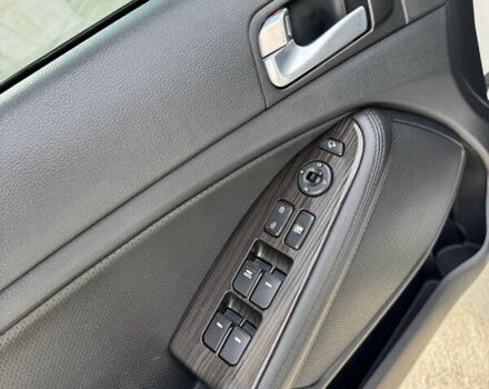 Белый Киа K5, объемом двигателя 2 л и пробегом 199 тыс. км за 12700 $, фото 17 на Automoto.ua