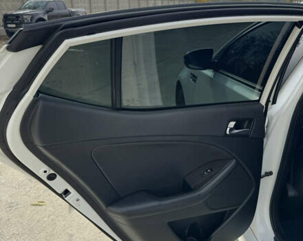 Белый Киа K5, объемом двигателя 2 л и пробегом 199 тыс. км за 12700 $, фото 19 на Automoto.ua