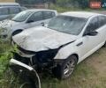 Белый Киа K5, объемом двигателя 2 л и пробегом 220 тыс. км за 4900 $, фото 1 на Automoto.ua