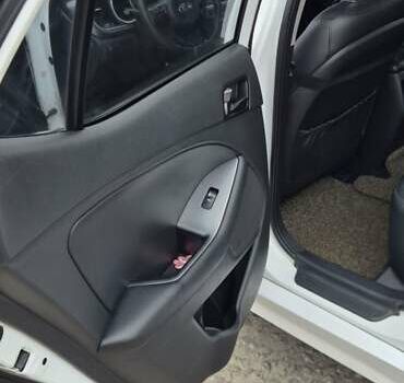 Белый Киа K5, объемом двигателя 2 л и пробегом 229 тыс. км за 9500 $, фото 14 на Automoto.ua