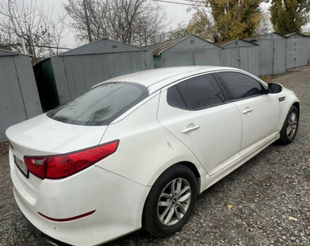 Белый Киа K5, объемом двигателя 2 л и пробегом 295 тыс. км за 7900 $, фото 3 на Automoto.ua