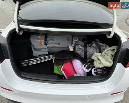 Белый Киа K5, объемом двигателя 2 л и пробегом 238 тыс. км за 11500 $, фото 8 на Automoto.ua