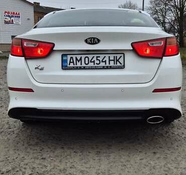 Белый Киа K5, объемом двигателя 2 л и пробегом 229 тыс. км за 9500 $, фото 2 на Automoto.ua