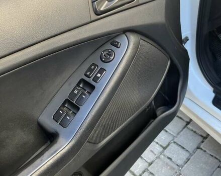 Білий Кіа K5, об'ємом двигуна 2 л та пробігом 260 тис. км за 9800 $, фото 15 на Automoto.ua