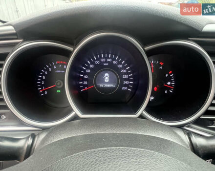 Белый Киа K5, объемом двигателя 2 л и пробегом 295 тыс. км за 7900 $, фото 7 на Automoto.ua