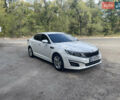Белый Киа K5, объемом двигателя 2 л и пробегом 296 тыс. км за 12000 $, фото 2 на Automoto.ua