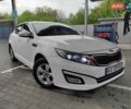 Белый Киа K5, объемом двигателя 2 л и пробегом 145 тыс. км за 7999 $, фото 1 на Automoto.ua