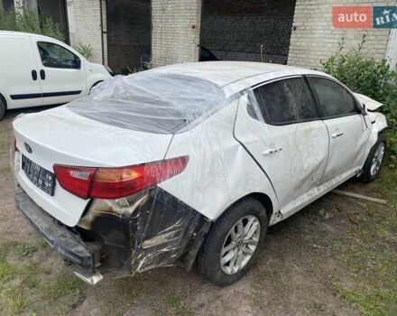 Белый Киа K5, объемом двигателя 2 л и пробегом 220 тыс. км за 4900 $, фото 3 на Automoto.ua