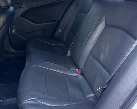 Белый Киа K5, объемом двигателя 2 л и пробегом 247 тыс. км за 8200 $, фото 14 на Automoto.ua