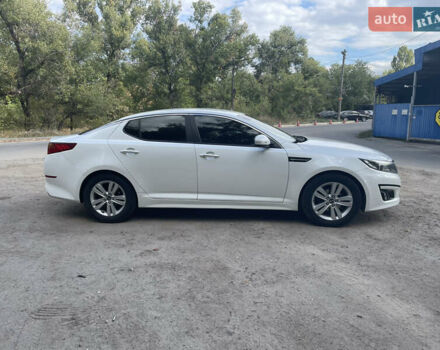 Белый Киа K5, объемом двигателя 2 л и пробегом 296 тыс. км за 12000 $, фото 3 на Automoto.ua