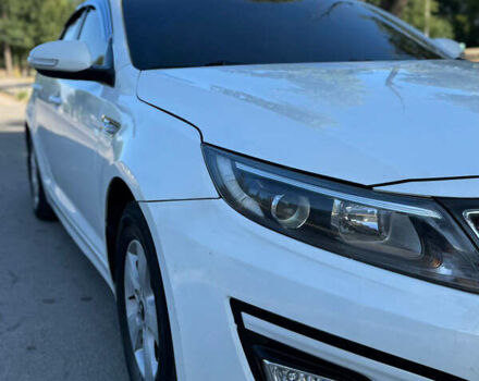 Белый Киа K5, объемом двигателя 2 л и пробегом 247 тыс. км за 8200 $, фото 6 на Automoto.ua