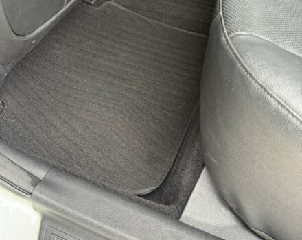 Белый Киа K5, объемом двигателя 2 л и пробегом 238 тыс. км за 11500 $, фото 10 на Automoto.ua