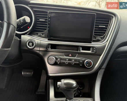 Белый Киа K5, объемом двигателя 2 л и пробегом 238 тыс. км за 11500 $, фото 12 на Automoto.ua