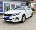 Белый Киа K5, объемом двигателя 2 л и пробегом 219 тыс. км за 11500 $, фото 1 на Automoto.ua
