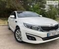 Белый Киа K5, объемом двигателя 2 л и пробегом 175 тыс. км за 10200 $, фото 2 на Automoto.ua