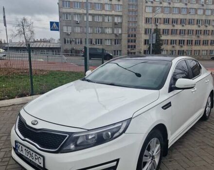 Белый Киа K5, объемом двигателя 2 л и пробегом 295 тыс. км за 8500 $, фото 1 на Automoto.ua