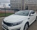 Белый Киа K5, объемом двигателя 2 л и пробегом 295 тыс. км за 8500 $, фото 1 на Automoto.ua