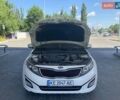 Белый Киа K5, объемом двигателя 2 л и пробегом 290 тыс. км за 8800 $, фото 32 на Automoto.ua
