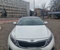 Белый Киа K5, объемом двигателя 2 л и пробегом 295 тыс. км за 8500 $, фото 1 на Automoto.ua