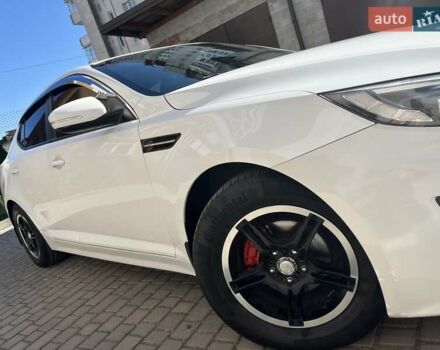 Білий Кіа K5, об'ємом двигуна 2 л та пробігом 260 тис. км за 9800 $, фото 1 на Automoto.ua