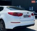 Белый Киа K5, объемом двигателя 2 л и пробегом 246 тыс. км за 10240 $, фото 8 на Automoto.ua