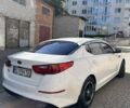 Білий Кіа K5, об'ємом двигуна 2 л та пробігом 260 тис. км за 10500 $, фото 3 на Automoto.ua