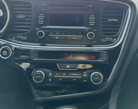 Белый Киа K5, объемом двигателя 2 л и пробегом 199 тыс. км за 12700 $, фото 36 на Automoto.ua