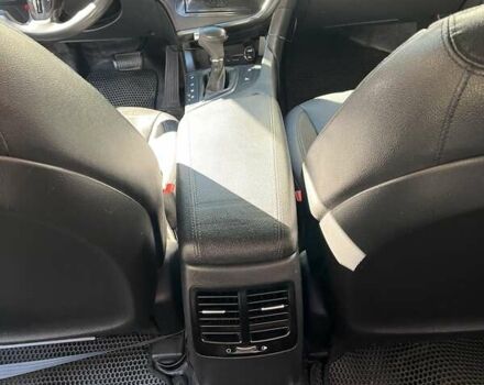 Білий Кіа K5, об'ємом двигуна 2 л та пробігом 260 тис. км за 9800 $, фото 7 на Automoto.ua