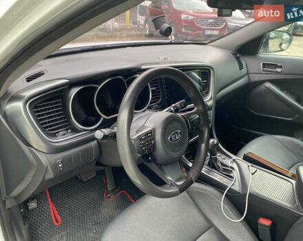 Белый Киа K5, объемом двигателя 2 л и пробегом 217 тыс. км за 11000 $, фото 5 на Automoto.ua