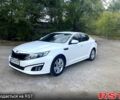 Белый Киа K5, объемом двигателя 2 л и пробегом 296 тыс. км за 12000 $, фото 1 на Automoto.ua