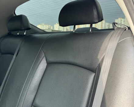 Белый Киа K5, объемом двигателя 2 л и пробегом 199 тыс. км за 12700 $, фото 21 на Automoto.ua