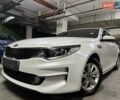 Белый Киа K5, объемом двигателя 2 л и пробегом 200 тыс. км за 11999 $, фото 1 на Automoto.ua