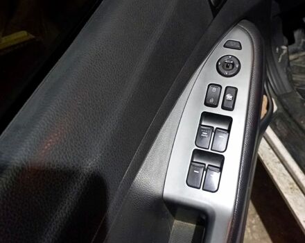 Белый Киа K5, объемом двигателя 20 л и пробегом 230 тыс. км за 9100 $, фото 9 на Automoto.ua