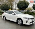 Белый Киа K5, объемом двигателя 2 л и пробегом 272 тыс. км за 12200 $, фото 1 на Automoto.ua