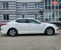 Белый Киа K5, объемом двигателя 2 л и пробегом 370 тыс. км за 8000 $, фото 11 на Automoto.ua