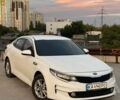 Белый Киа K5, объемом двигателя 2 л и пробегом 220 тыс. км за 9300 $, фото 1 на Automoto.ua