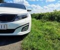 Білий Кіа K5, об'ємом двигуна 1.7 л та пробігом 197 тис. км за 13000 $, фото 4 на Automoto.ua