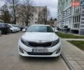 Белый Киа K5, объемом двигателя 2 л и пробегом 370 тыс. км за 8000 $, фото 13 на Automoto.ua