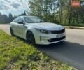 Белый Киа K5, объемом двигателя 2 л и пробегом 240 тыс. км за 10900 $, фото 1 на Automoto.ua
