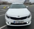 Белый Киа K5, объемом двигателя 2 л и пробегом 378 тыс. км за 9000 $, фото 15 на Automoto.ua