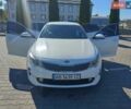 Белый Киа K5, объемом двигателя 2 л и пробегом 285 тыс. км за 12000 $, фото 1 на Automoto.ua