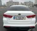 Белый Киа K5, объемом двигателя 2 л и пробегом 378 тыс. км за 9000 $, фото 17 на Automoto.ua