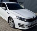 Белый Киа K5, объемом двигателя 2 л и пробегом 245 тыс. км за 9700 $, фото 1 на Automoto.ua