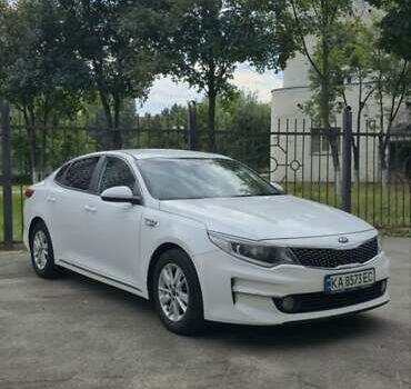 Белый Киа K5, объемом двигателя 2 л и пробегом 233 тыс. км за 11899 $, фото 2 на Automoto.ua