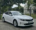 Белый Киа K5, объемом двигателя 2 л и пробегом 233 тыс. км за 11899 $, фото 2 на Automoto.ua
