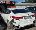 Белый Киа K5, объемом двигателя 2 л и пробегом 350 тыс. км за 4600 $, фото 1 на Automoto.ua