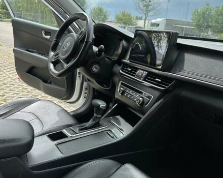 Белый Киа K5, объемом двигателя 2 л и пробегом 266 тыс. км за 10000 $, фото 19 на Automoto.ua