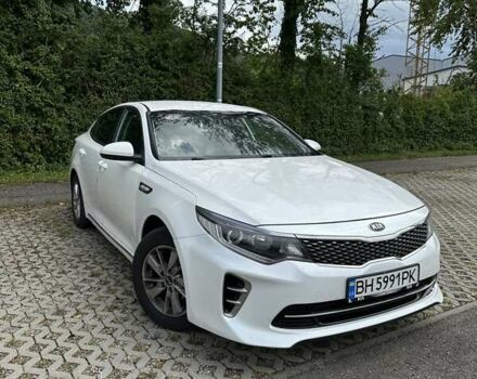 Белый Киа K5, объемом двигателя 2 л и пробегом 266 тыс. км за 10000 $, фото 5 на Automoto.ua